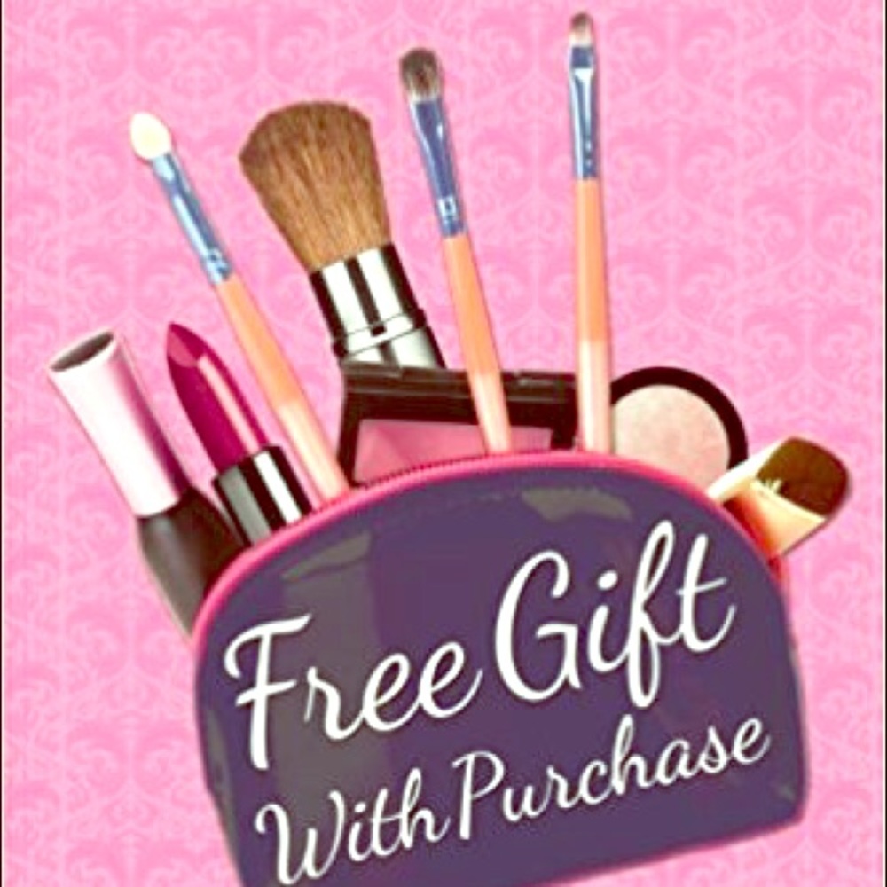 COMPLIMENTARY GIFT WITH YOUR PURCHASE 🎁🎁🎁💕🌟